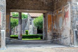 Le ville romane ritrovate a Pompei sono ricche di mirabili esempi di affreschi e pavimenti a mosaico, che ci raccontano uno spaccato fedele della vita degli antichi romani dell'epoca - © ...