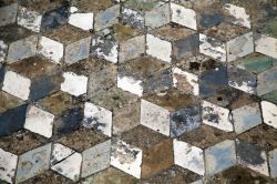 Le geometrie "tridimensionali" del pavimento del Tablinum, all'interno degli scavi archeologici di Pompei, in Campania - © Bildagentur Zoonar GmbH / Shutterstock.com
