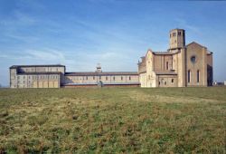 Il complesso della Certosa di Valserena si trova a nord di Parma ed ospita il Centro Studi Archivio Comunicazione (Csac) il nuovo museo cittadino
