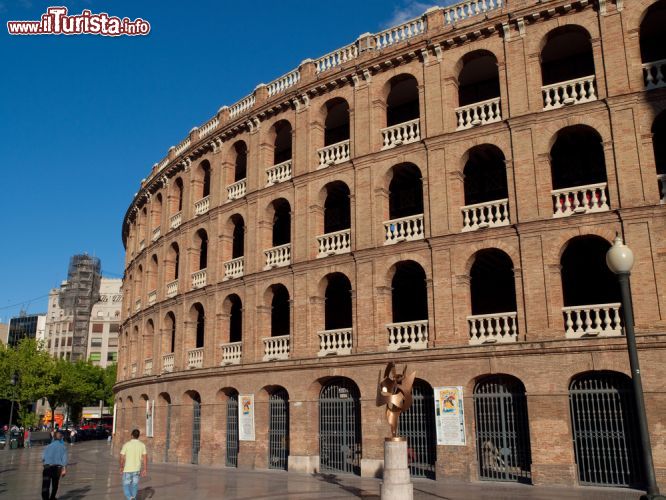 Immagine Piazza dei Tori, Valencia: dal 1983 l'edicio è salvaguardato come monumento storico dall'UNESCO ed è visitabile al di fuori degli orari delle corride - Foto © Teo Stuivenberg / Shutterstock.com