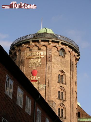 Immagine Visitabile a pagamento, la Torre Rotonda di Copenaghen offre uno splendido panorama della capitale della Danimarca - © Alan Kraft / Shutterstock.com