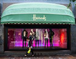 Aperto nel 1824, Harrods a Londra, è il più famoso grande magazzino di lusso della città - © Alberto Stocco / Shutterstock.com