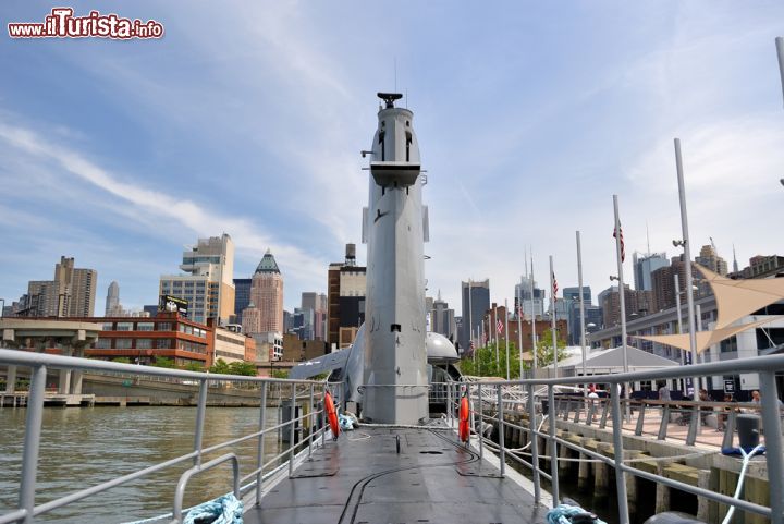 Immagine Glower submarine. E' l'unico sottomarino nucleare visitabile del mondo, e fa parte dell'Intrepid Sea, Air and Space Museum di New York City - © Sean Pavone / Shutterstock.com