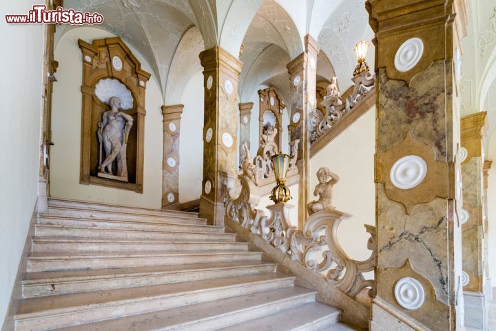 Immagine scalone interno alla residenza di salisburgo- © Anibal Trejo / Shutterstock.com