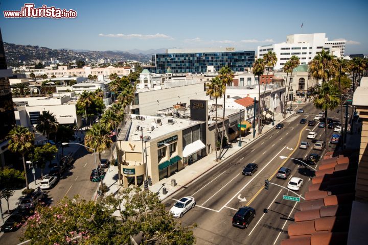 Immagine Vista dall'alto panoramica della strada Rodeo Drive a sud di Los Angeles, nella celebre Beverly Hills - © Andrey Bayda / Shutterstock.com