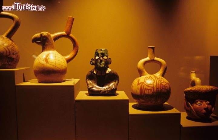 Ceramiche Moche, Tomba Reale Museo Sipan, Lambayeque.  Magal del Solar / PromPer