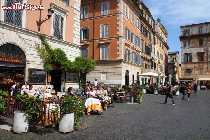 Immagine Ristoranti in piazza a Trastevre a Roma - © Tupungato / Shutterstock.com