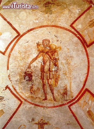 Immagine Affresco del Buon Pastore, si trova all'interno delle Catacombe di San Callisto a Roma - © Wikimedia Commons
