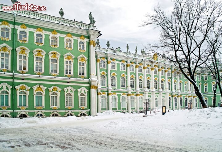 Immagine Vista invernale del "Winter Palace" il Plazzo d'Inverno a San Pietroburgo in Russia - © ppl / Shutterstock.com