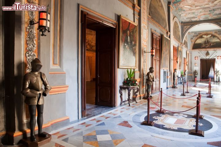 Immagine L'elegante interno del Grandmaster's Palace a La Valletta, la capitale di Malta - © Iakov Filimonov / Shutterstock.com
