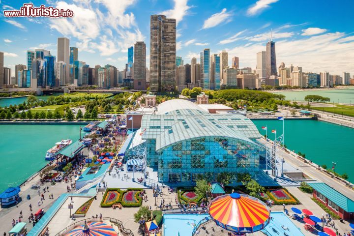 Immagine Foto dall'alto del complesso del Navy Pier la principale attrazione turistica di Chicago - © f11photo / Shutterstock.com