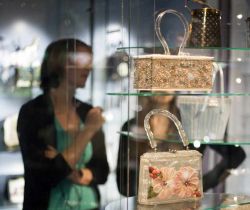 Alcune delle storiche borsette esposte al Tassen Museum di Amsterdam, il più grande museo di boerde da donna al mondo