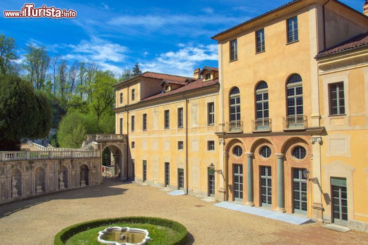 Immagine Il retro di Villa della Regina sulle colline di Torino - © claudiodivizia / Shutterstock.com