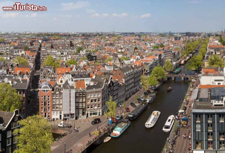 Immagine Vista dall'alto del canale Prinsengracht e le case del quartiere Jordaan di Amsterdam - © A. Storm Photography / Shutterstock.com