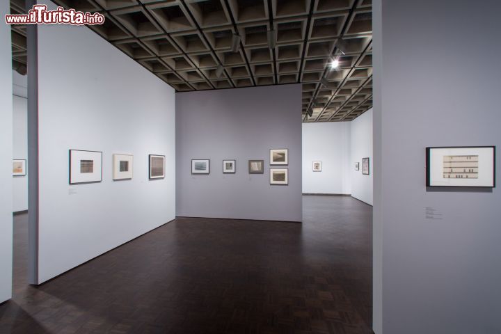 Immagine Installazione dedicata a Nasreen Mohamedi, un celebre artista indiano, esposta al Met Breuer di NYC  - © Met Breuer