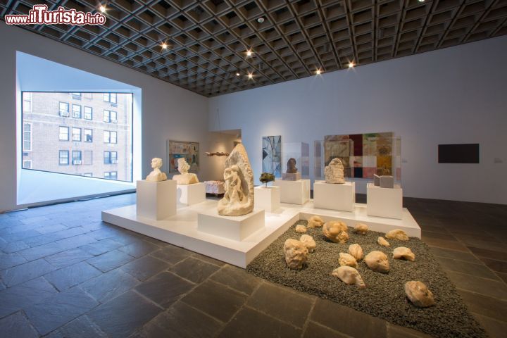 Immagine La mostra temporanea dal titolo Unfinished installation al Met Breuer di NYC - © Met Breuer