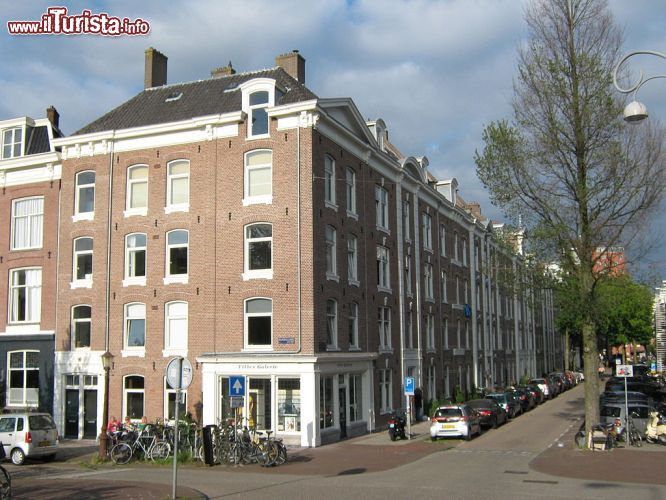 Immagine La via Jacob van Campenstraat nel quartiere de Pijp di Amsterdam - © A. Bakker - CC BY-SA 3.0 - Wikipedia