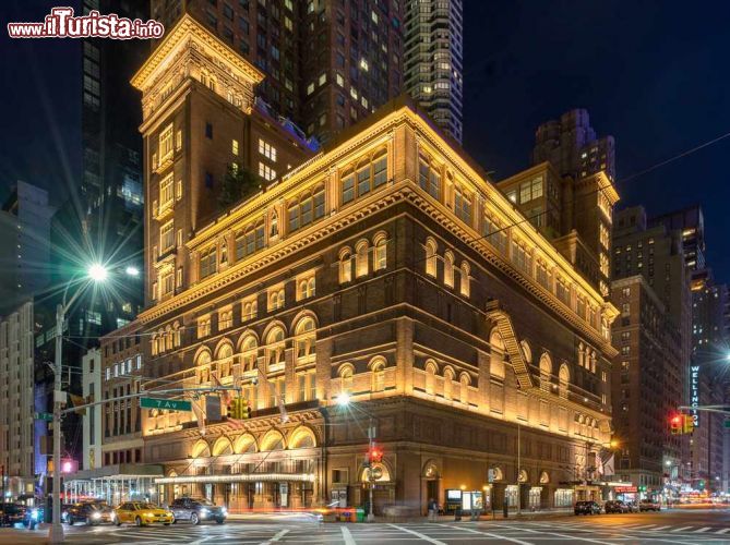 Immagine La celebre sala da concerto di Carnegie Hall a New York City, sulla  Seventh Avenue - © Gordon Bell / Shutterstock.com