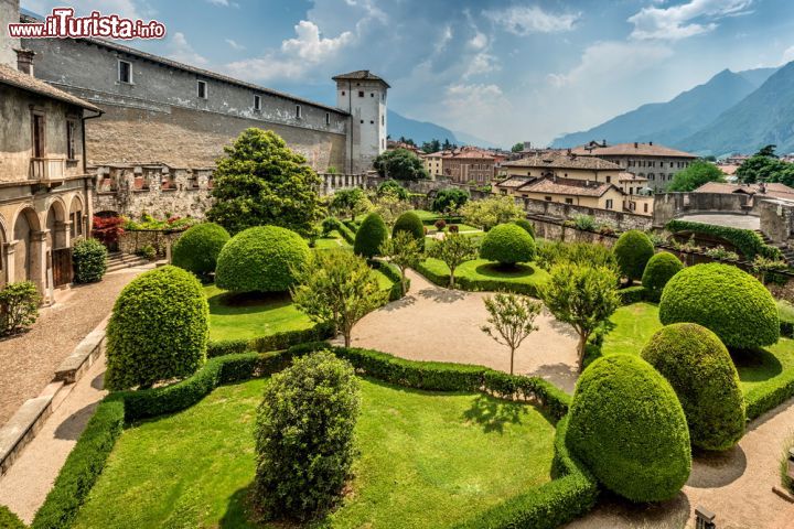 Immagine Torre Aquila e il giardino del Castello del Buonconsiglio di Trento - © inarts / Shutterstock.com