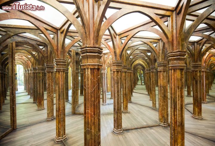 Immagine Dentro alla parte storica del Labirinto degli Specchi di Praga