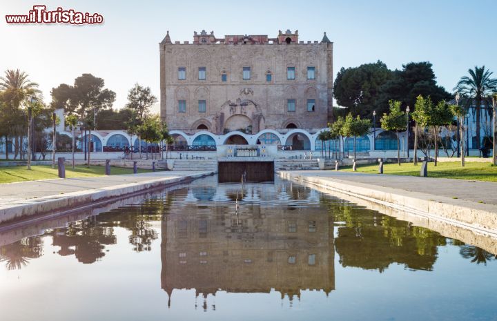 Immagine Costruito all'interno del parco reale di caccia del Genoard il Palazzo Normanno dela Zisa a Palermo è uno degli esempi più fulgidi di arte Normanna - © Gandolfo Cannatella / Shutterstock.com