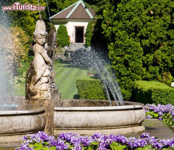 Immagine La fontana dei putti a Villa Taranto a Verbania- © elitravo / Shutterstock.com