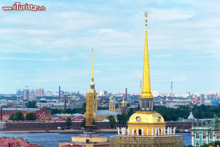 Immagine La guglia dorata dell'Ammiragliato di San Pietroburgo - © Viacheslav Lopatin / Shutterstock.com