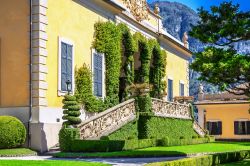 La Loggia di Villa del Balbianello in una soleggiata giornata estiva sul Lago di Como. - © iryna1 / Shutterstock.com