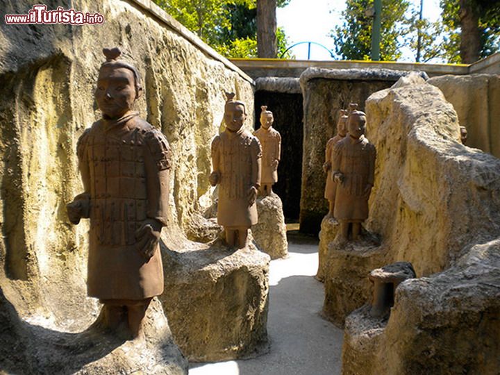 Immagine Il labirinto di fu ming a Fiabilandia, un percorso per i bambini più grandicelli che possono muoversi in autonmia, senza genitori a fianco - © Fiabilandia