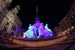 Notte di Natale a Piazza Navona con la fontana ...