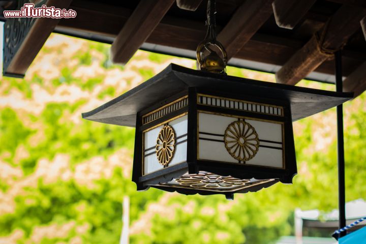 Immagine Particolare di una lanterna giapponese presso il Tempio di Meiji a Tokyo