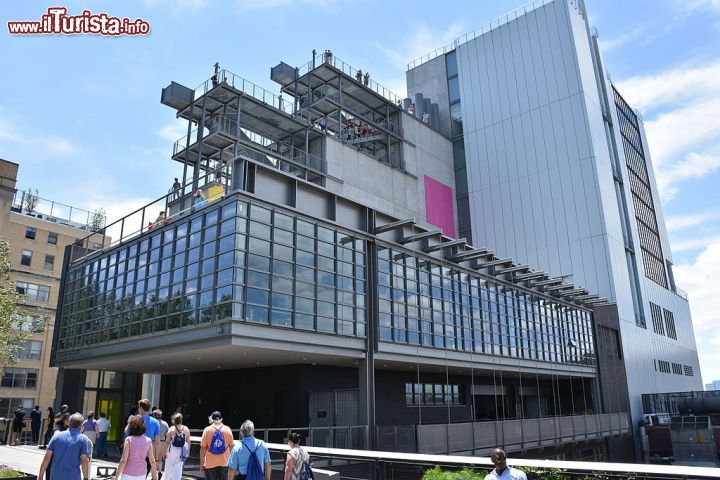Immagine The Whitney Museum, il museo di arte Americana in centro a New York City, disegnato dall'architetto italiano Renzo Piano - ©  MusikAnimal - CC BY-SA 4.0 - Wikipedia