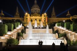 La Fontana Magica: lo spettacolo di luci e musica ...