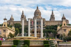 Il MNAC di Barcellona, il Museo Nazionale d'Arte della Catalogna, che venne eretto in occasione di una esposizione Universale, ma è rimasto come importante luogo culturale nella città ...