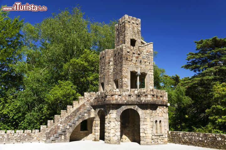 Immagine Il Terrazzo dei mondi Celesti si trova nel giardino della Quinta da Regaleira a Sintra, Portogallo - © Mikadun / Shutterstock.com