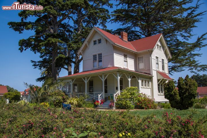 Immagine Una storica casa all'interno del parco del Presidio a San Francisco