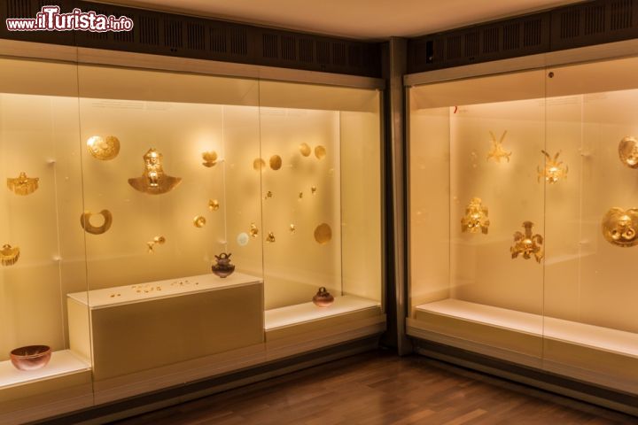 Immagine Il Gold Museum della Colombia: i pezzi di grande valore esposti al museo del Oro di Bogota - © Matyas Rehak / Shutterstock.com