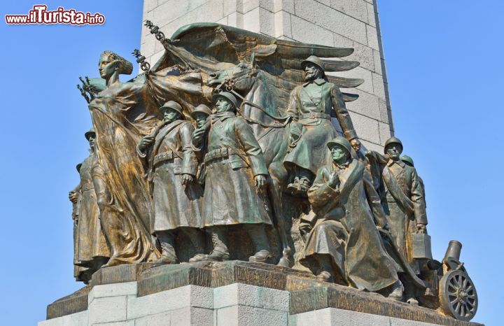 Immagine Particolare del monumento  alla fanteria che ha combattuto nella prima guerra mondiale: si trova in Piazza Poelaert nel quartiere di Sablon a Bruxelles