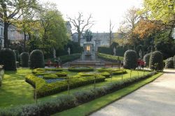 Il piccolo ma caratteristico Jardin du Petit Sablon, fa parte del'omonimo qurtiere del centro di Bruxeles (Belgio)