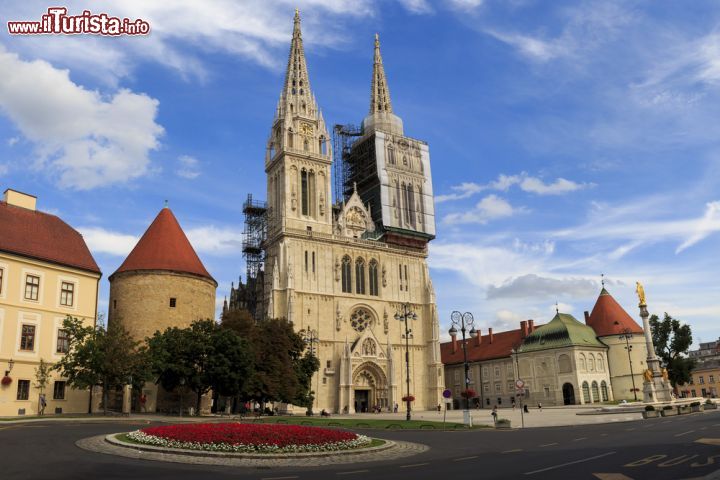 La Facciata Della Cattedrale Di Zagabria Nel Foto