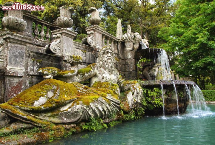 Immagine Una delle fontane monumentali di VIlla Lante a Bagnaia - © ValeStock / Shutterstock.com