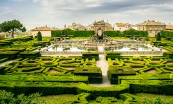 Il panorama dei giardini manieristici a sorpresa di Villa lante tra i più belli d'italia - © Luca Lorenzelli / Shutterstock.com