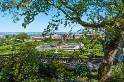 Le terrazze panoramiche dei giardini di VIlla Lante con vista su Bagnaia (Lazio) - © ValerioMei / Shutterstock.com 