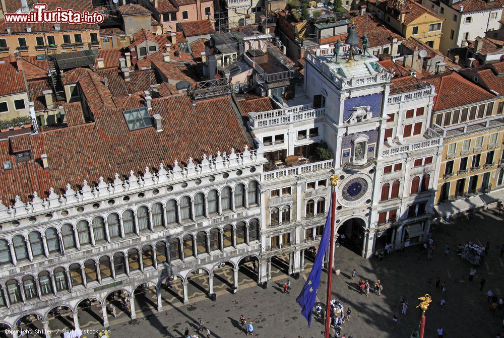 Immagine Vista aerea dal campanile di piazza San Marco: ben visibile la Torre dell'Orologio di Venezia - © Shiler / Shutterstock.com