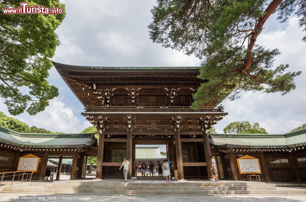 Immagine Il santuario di Meiji Shrine, si trova nel parco Yoyogi a Shibuya, Tokyo - © MAHATHIR MOHD YASIN / Shutterstock.com