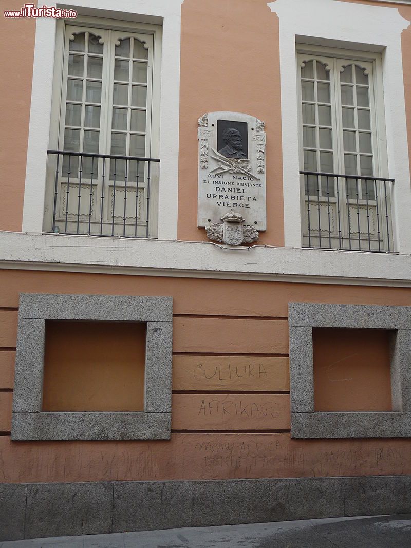 Immagine La casa natale del pittore Daniel Urrabieta Vierge, si trova lungo la calle de las Huertas a Madrid - © Strakhov - CC BY-SA 3.0 - Wikipedia