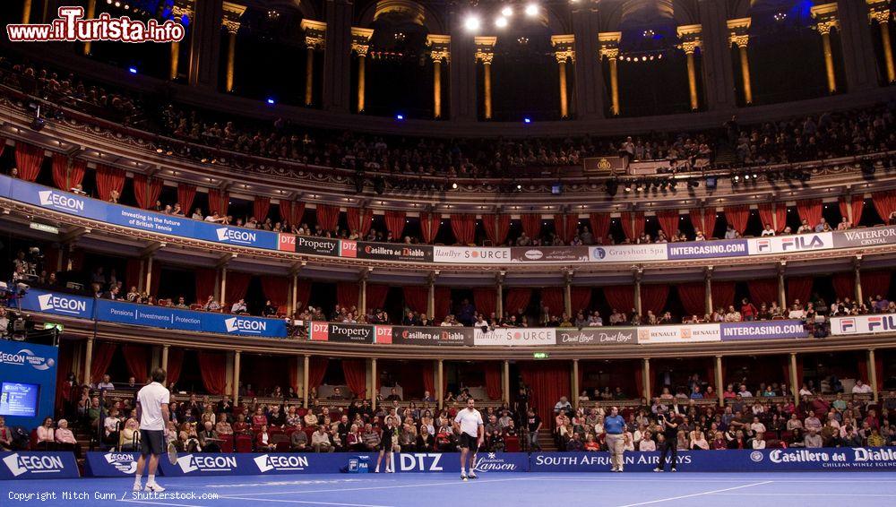 Immagine Ci vuole una mappa per orientarsi dentro alla Royal Albert Hall. Qui ci troviamo in un match di tennis ospitato dentro la grande struttura con una capinza di 5.500 posti a sedere - © Mitch Gunn / Shutterstock.com