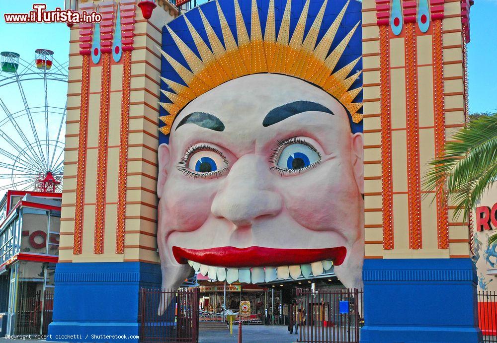 Immagine Ingresso del Luna Park di Sydney, caratteristico per la grande faccia - © robert cicchetti / Shutterstock.com