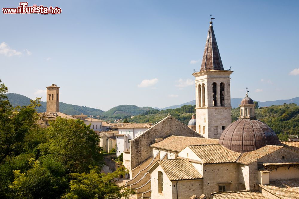 Immagine Panorama della Cattedrale di Spoleto e i tetti del centro storico