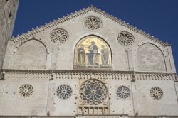 Gli 8 rosoni della facciata del Duomo di Spoleto, Umbria